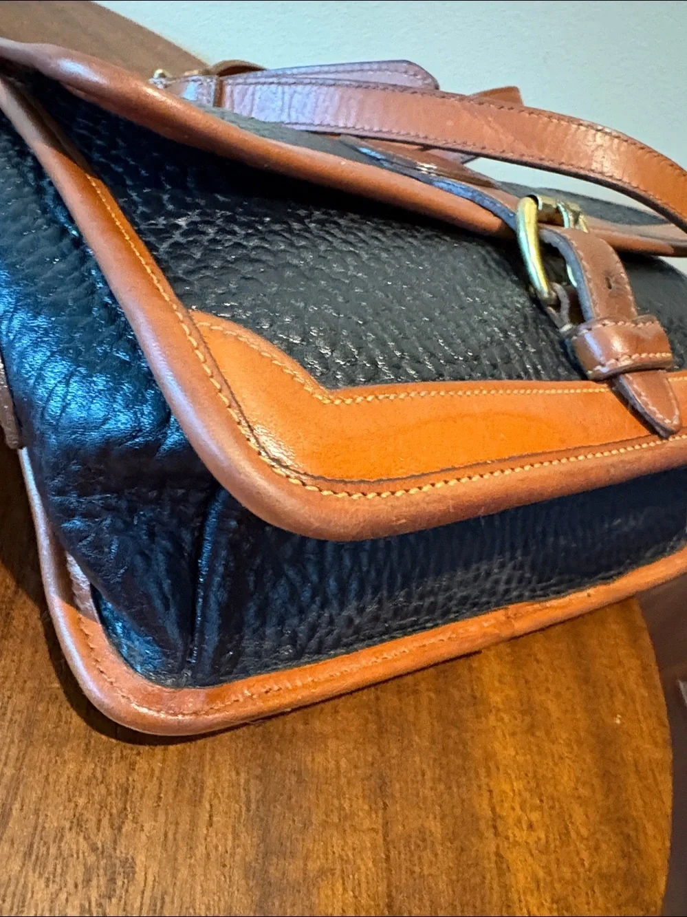 Dooney & Bourke All weather Leather Crossbody bag thick leather black/brown EUC